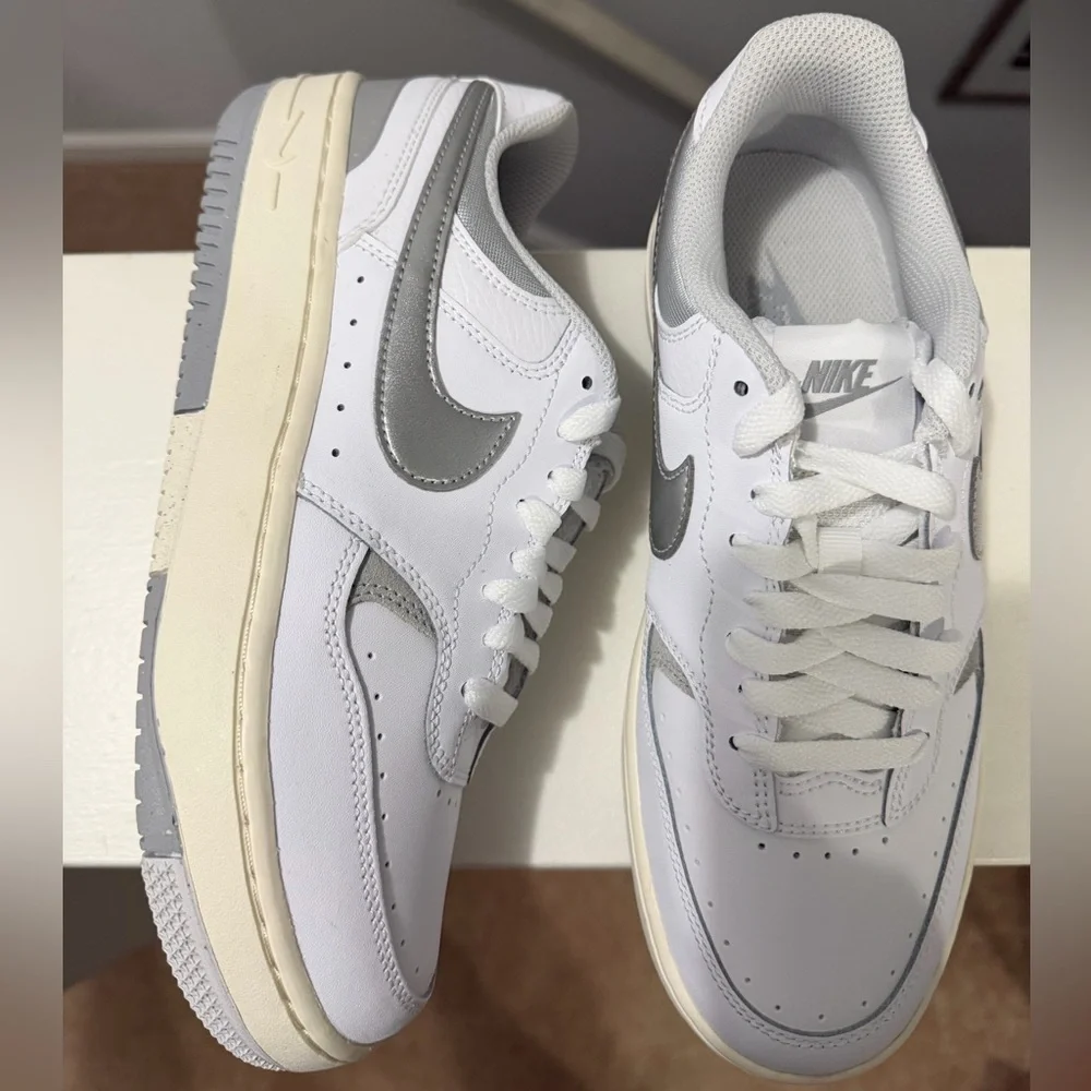 NIKE Gamma Force Sneakers - Women’s White Platform Shoes - Size 8.5 & 9
